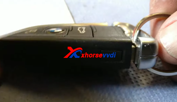 how-to-replace-new-bmw-key-fob-battery-2 