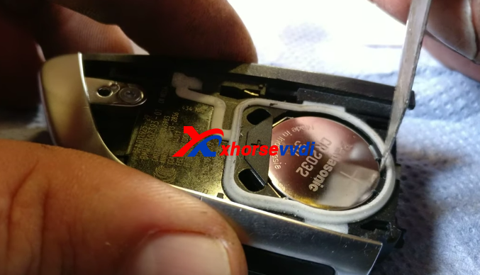 how-to-replace-new-bmw-key-fob-battery-4 