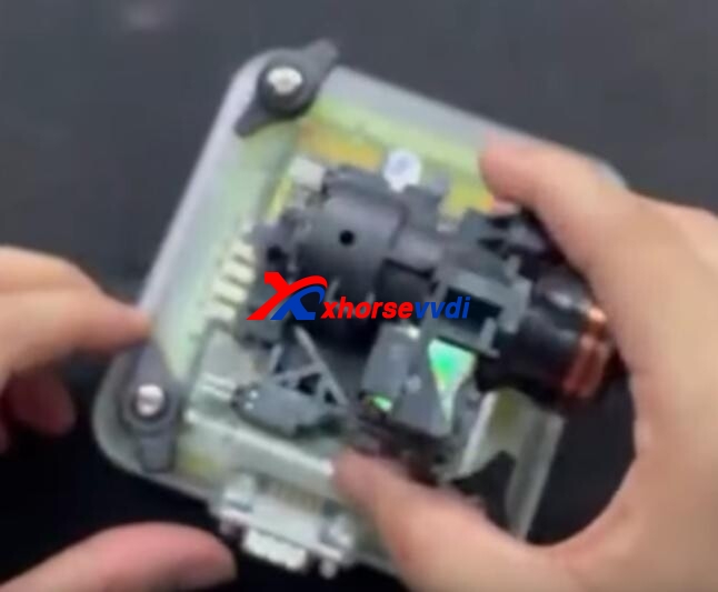 xhorse-vvdi-progezs-adapter-read-benz-w211-eis-data-solder-free-2 