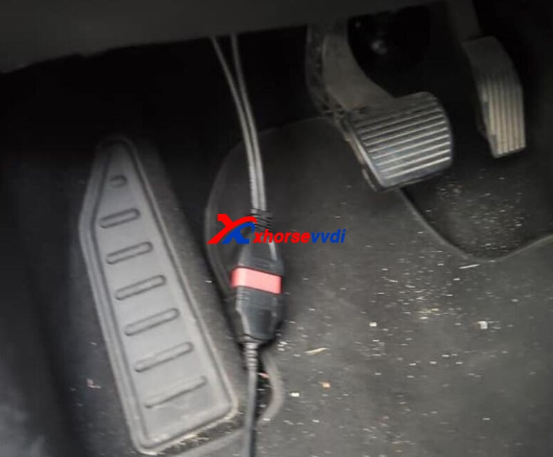 vvdi-key-tool-plus-and-fca-128-cable-work-for-2019-jeep-renegade-8 