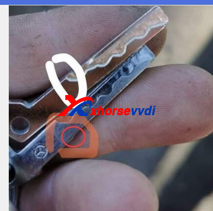 xhorse-key-cutting-machine-cut-mercedes-benz-hu64-key-tips-4 