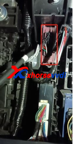 how-to-locate-toyota-smart-box-during-smart-key-akl-programming-1 