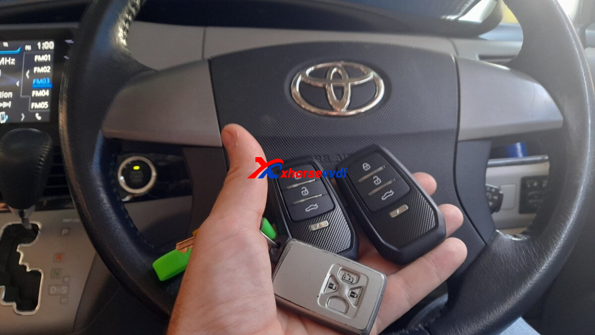Toyota-Estima-2007-smart-key-Success-x2-1 