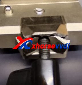 how-to-replace-xhorse-dolphin-xp005l-clamp-mount-handle-1 