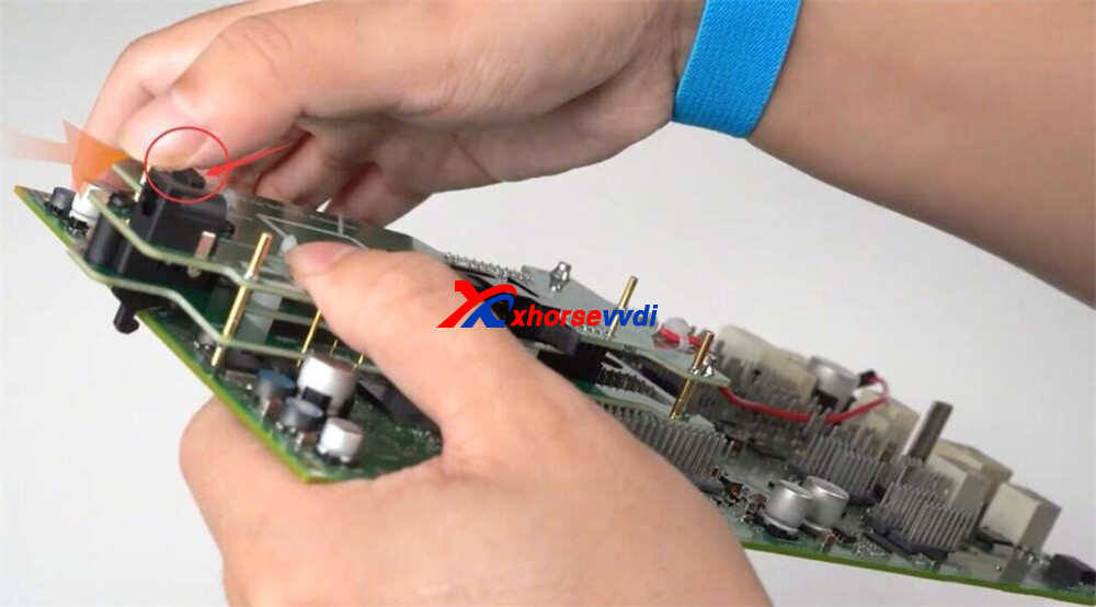 install-and-uninstall-xhorse-bmw-bdc2-adapter-4 