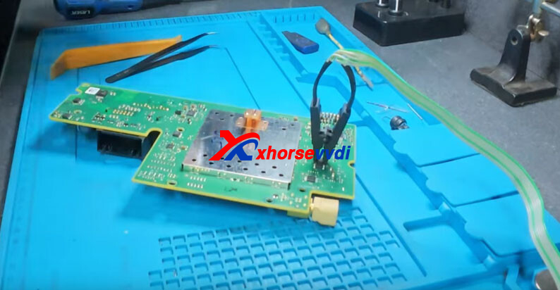 vvdi-prog-read-bmw-x5-x6-f15-f16-6wa-6wb-cluster-eeprom-flash-2 