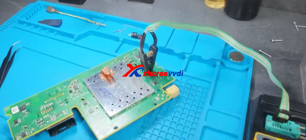 vvdi-prog-read-bmw-x5-x6-f15-f16-6wa-6wb-cluster-eeprom-flash-3 