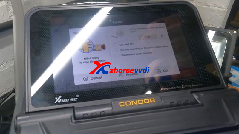 xhorse-condor-ii-review-how-to-cut-a-perfect-honda-hon66-key-6 