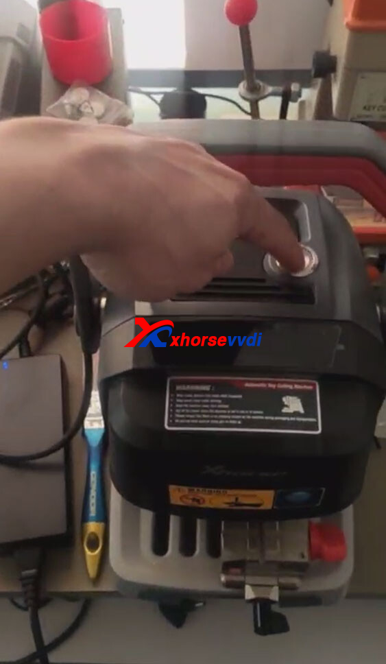 how-to-fix-xhorse-dolphin-xp-005-shutting-down-after-power-is-unplugged-2 