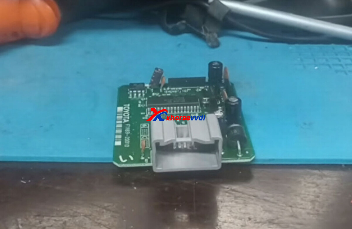 possible-xhorse-super-chip-xt27-xt15-support-toyota-24c04-id33-key-via-dump-2 