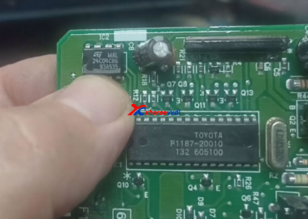 possible-xhorse-super-chip-xt27-xt15-support-toyota-24c04-id33-key-via-dump-3 