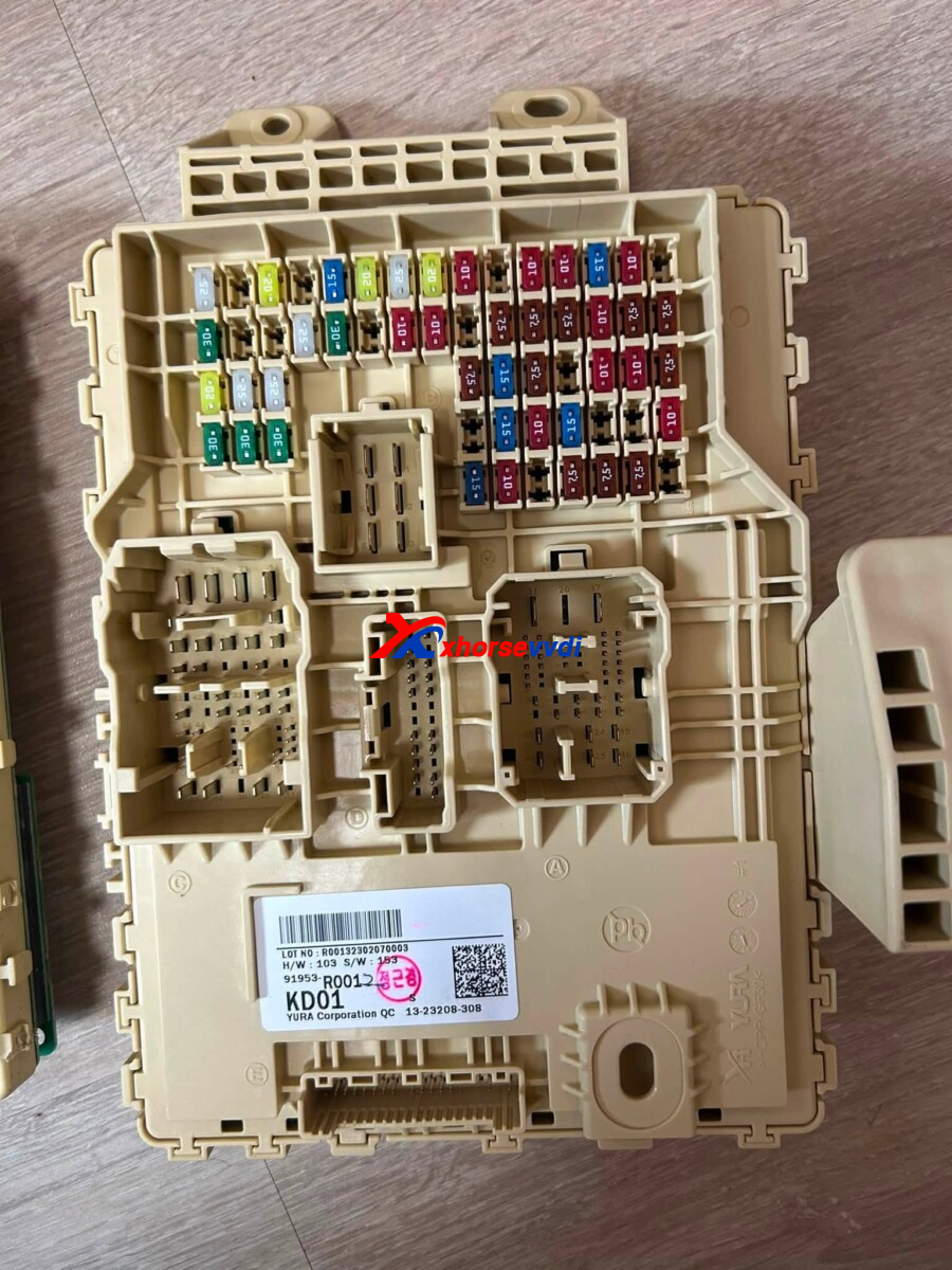 xhorse-multi-prog-read-kia-carnival-2023-fuse-box-ok-1 