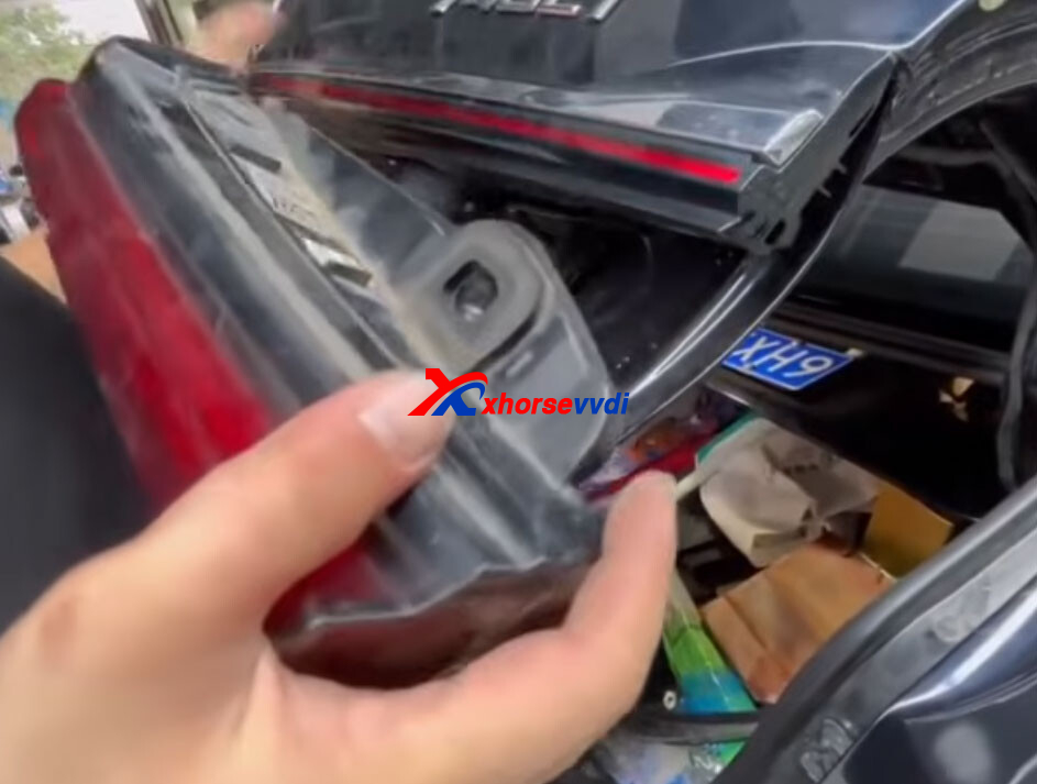 how-to-repair-bmw-g12-tail-light-data-with-xhorse-multi-prog-2 