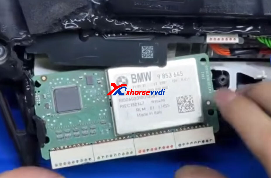 how-to-repair-bmw-g12-tail-light-data-with-xhorse-multi-prog-4 